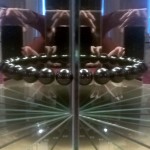 Életkönyv 2018 (üveg, tükör, mágnes, papír, hungarocell, 32x30x30cm)