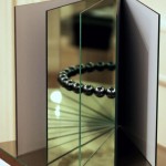 Életkönyv 2018 (üveg, tükör, mágnes, papír, hungarocell, 32x30x30cm)