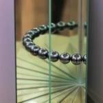 Életkönyv 2018 (üveg, tükör, mágnes, papír, hungarocell, 32x30x30cm)